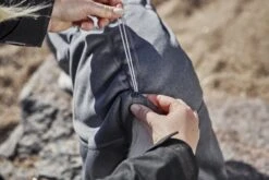 Hurtta Razzle Dazzle Midlayer Overall, Dunkelgrau 12 Hurtta Razzle Dazzle Midlayer Overall, Dunkelgrau -Wuff Wohnen Verkäufe HurttaMidlayerOverall Blackberry AW22 12 small