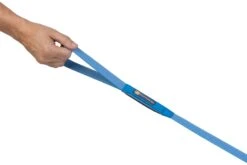 RuffWear Hi & Light™ Leash Blue Dusk -Wuff Wohnen Verkäufe Web20JPG 4085 Hi And Light Leash Blue Dusk Hand STUDIO